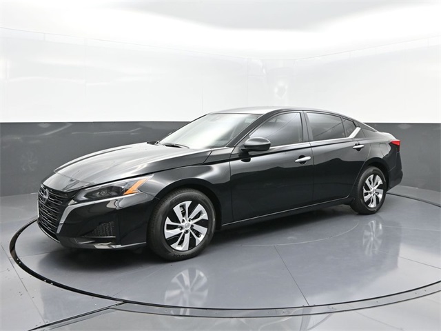 2025 Nissan Altima S's photo
