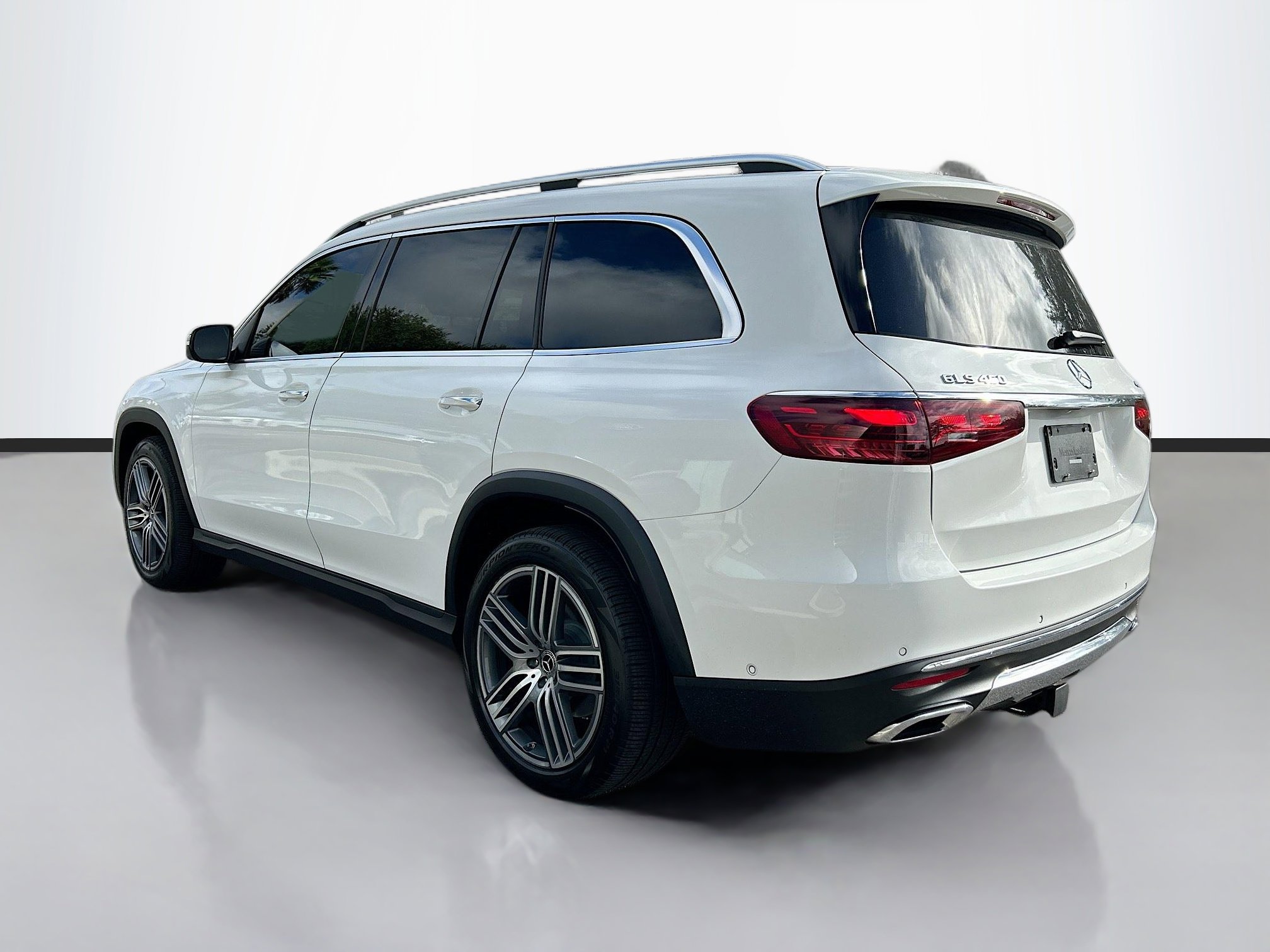 2024 Mercedes Benz GLS 450 4MATIC photo 3