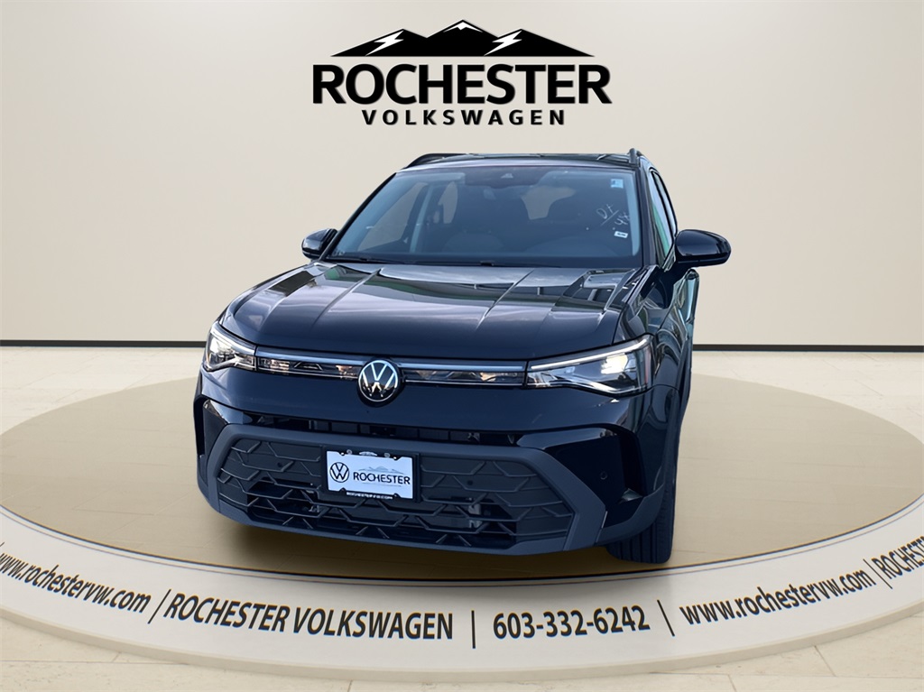 2026 Volkswagen Taos SE Black's photo