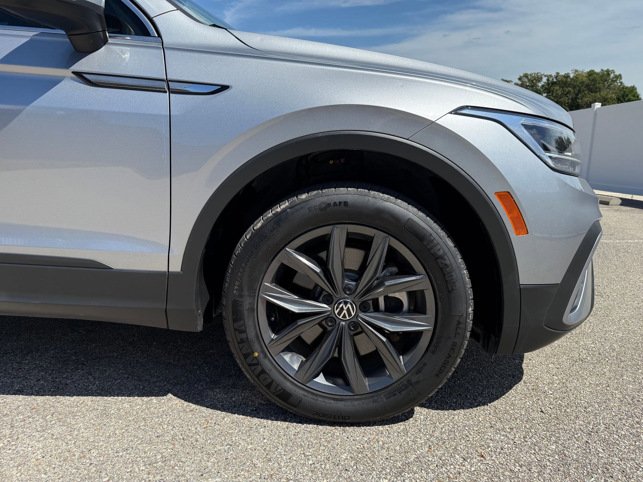 2023 Volkswagen Tiguan SE photo 10