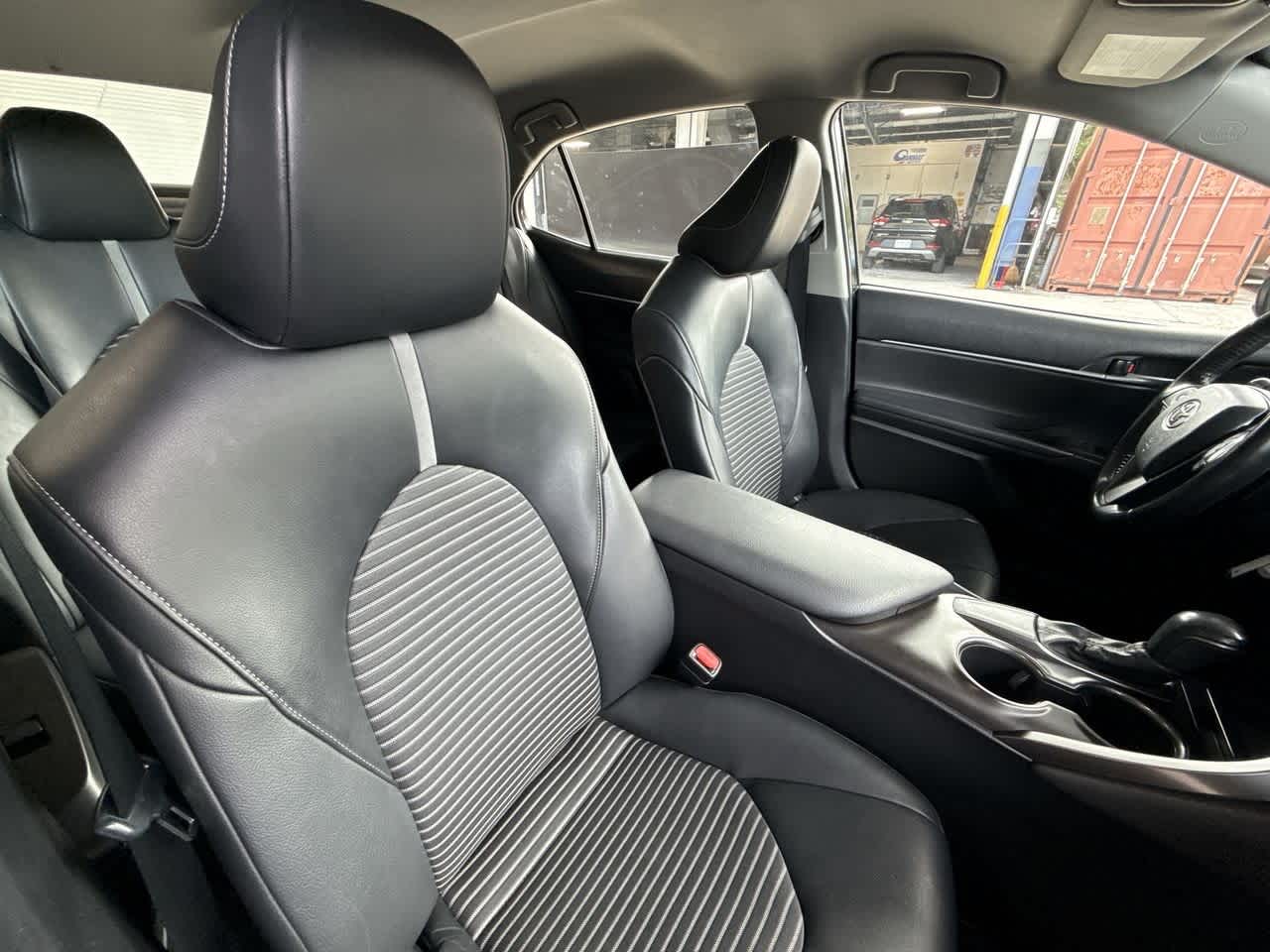 2021 Toyota Camry SE photo 25