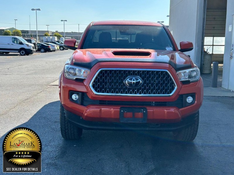 2018 Toyota Tacoma Double Cab V6 4x4 photo 4