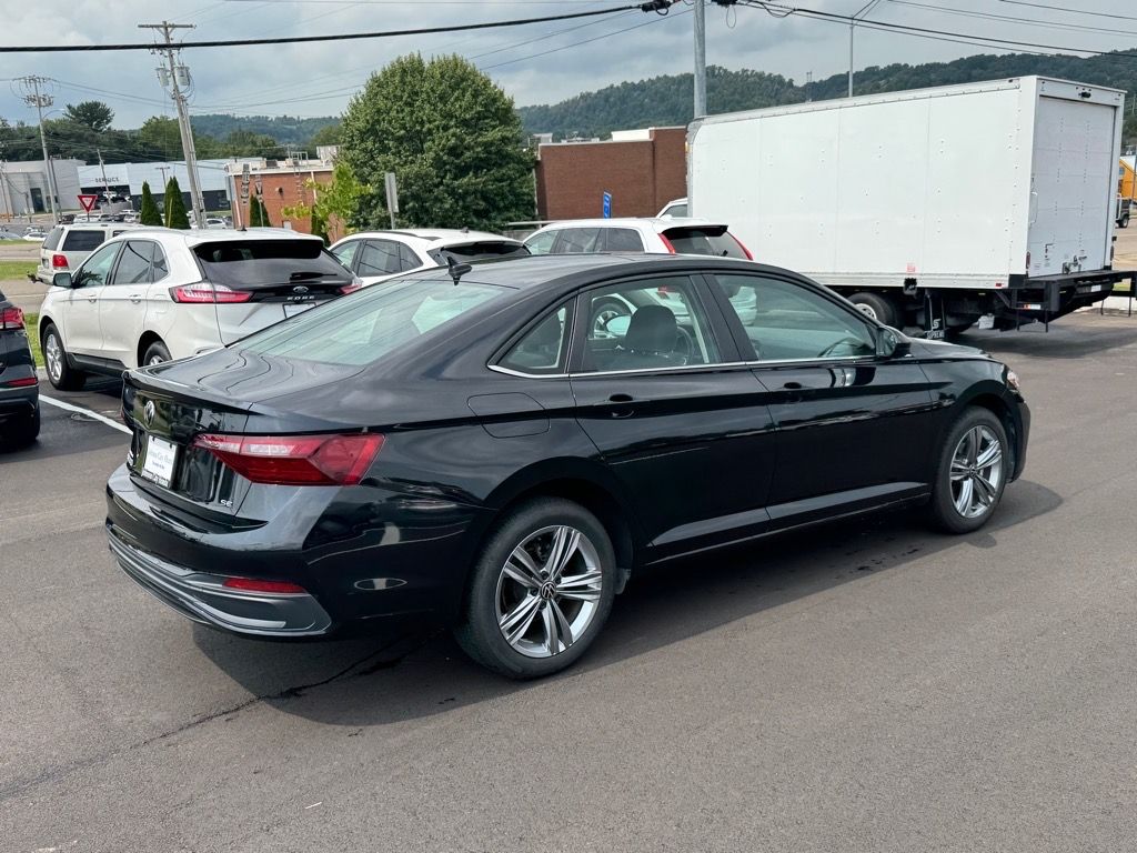 2024 Volkswagen Jetta SE photo 3
