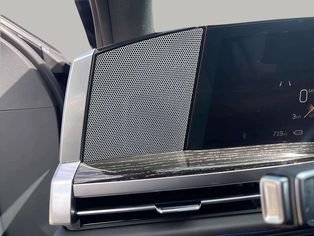 2025 Cadillac Escalade IQ Luxury photo 21