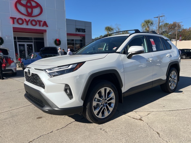 2025 Toyota RAV4 XLE Premium's photo