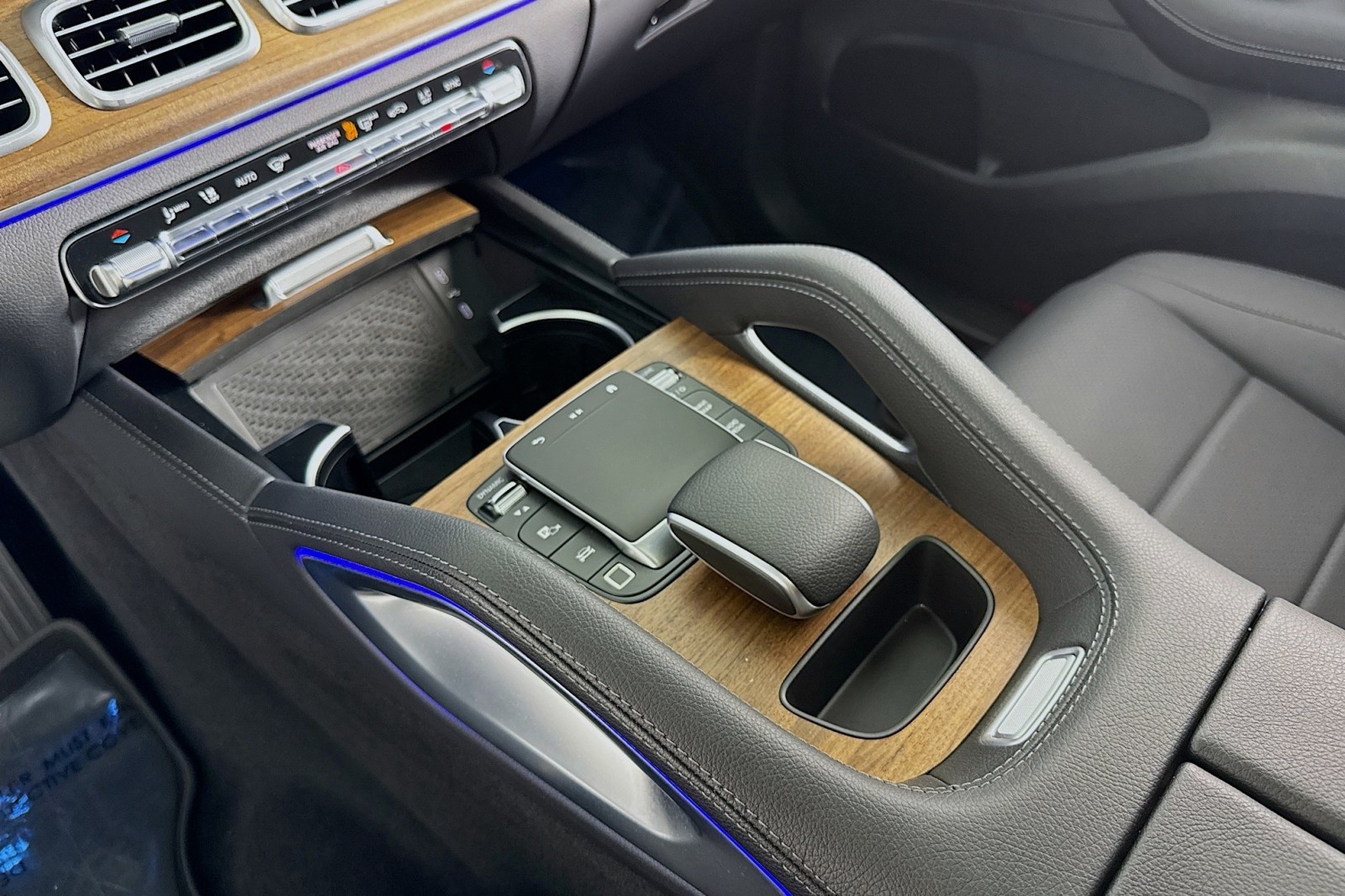 2025 Mercedes Benz GLE 350 4MATIC photo 3