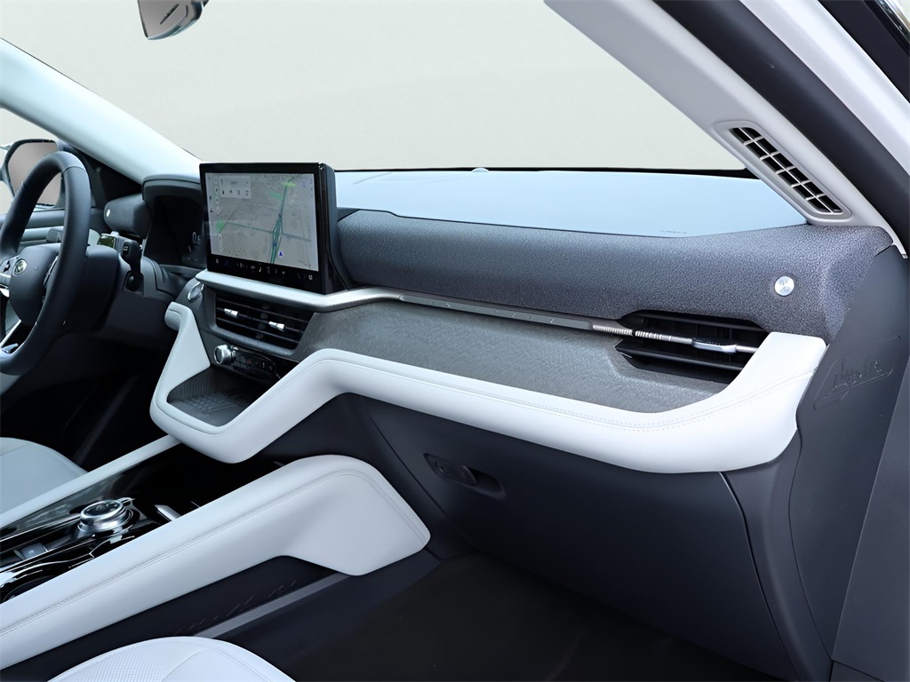 2025 Ford Explorer Platinum photo 9
