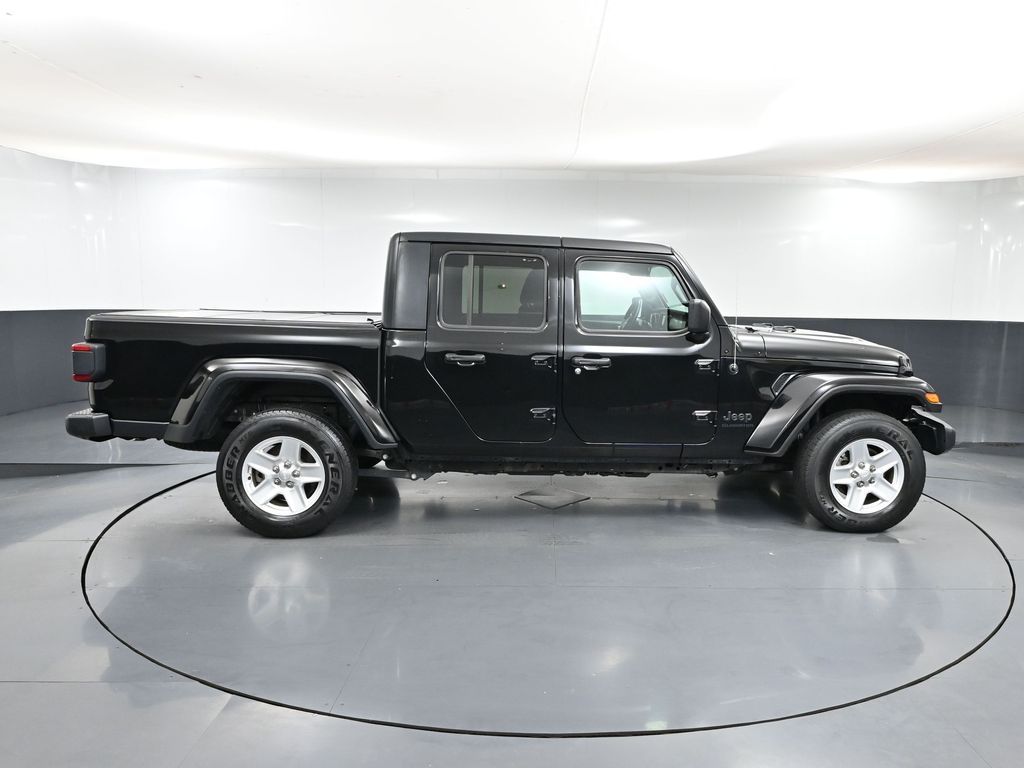 2021 Jeep Gladiator Sport photo 3