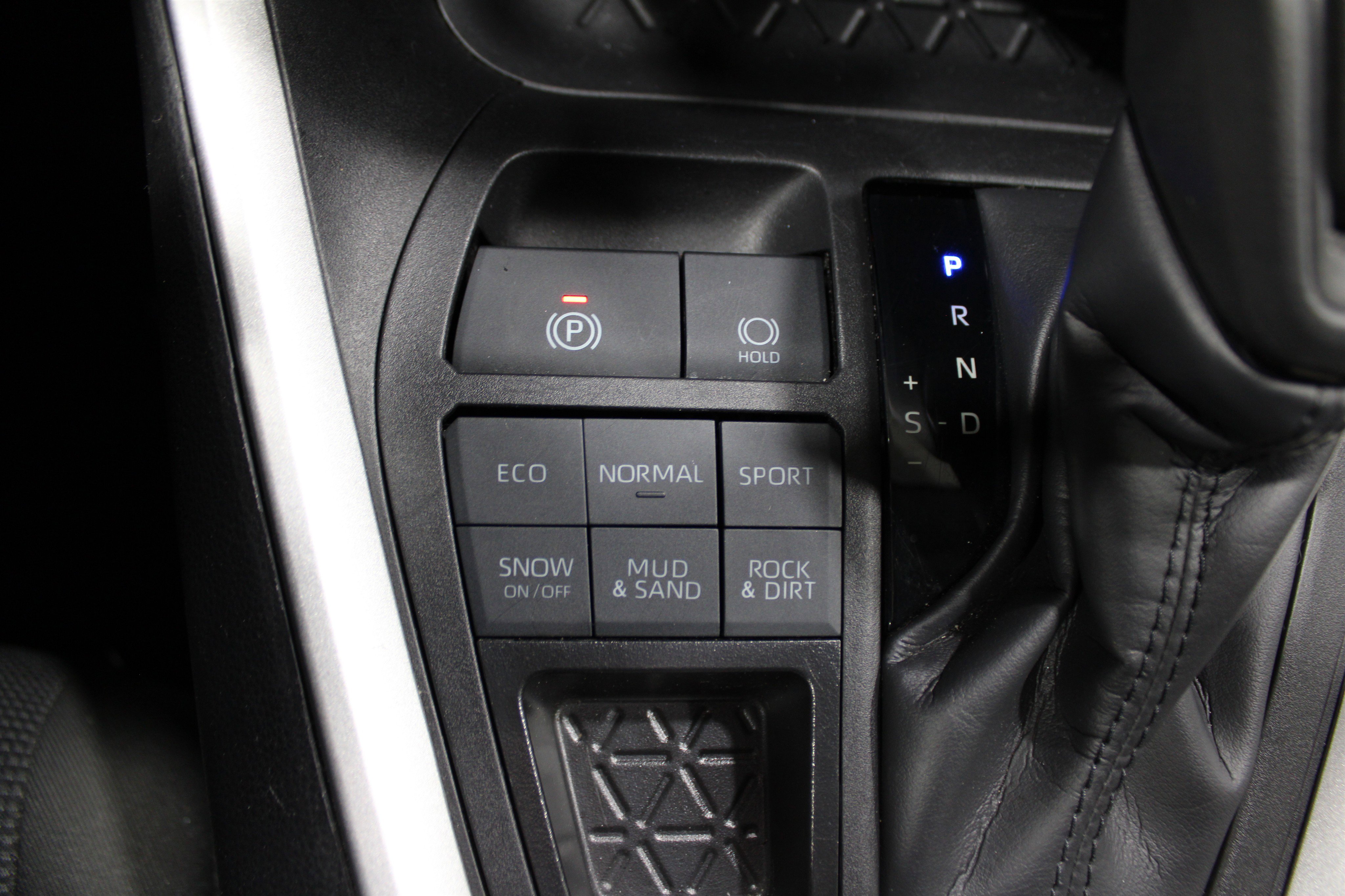 2024 Toyota RAV4 LE photo 9
