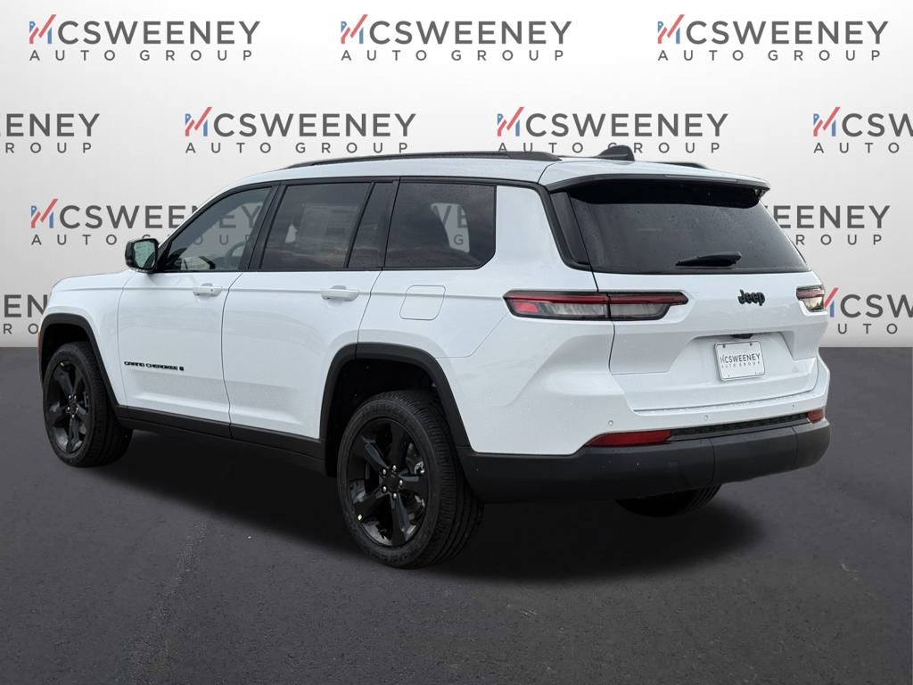 2025 Jeep Grand Cherokee Altitude photo 3