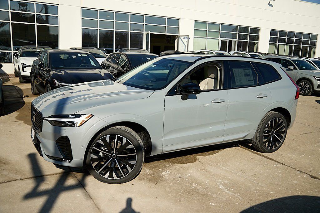 2026 VOLVO XC60 - Image 2
