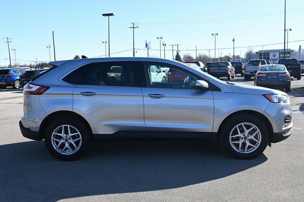 2022 Ford Edge SEL photo 7