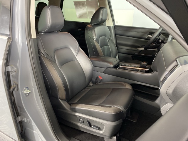 2023 Nissan Pathfinder SL photo 13