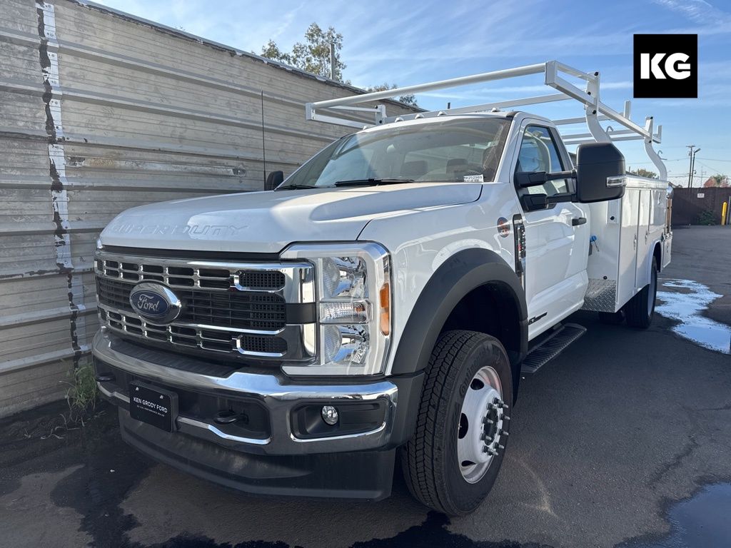 2025 Ford F-550 Super Duty Chassis Cab XL's photo