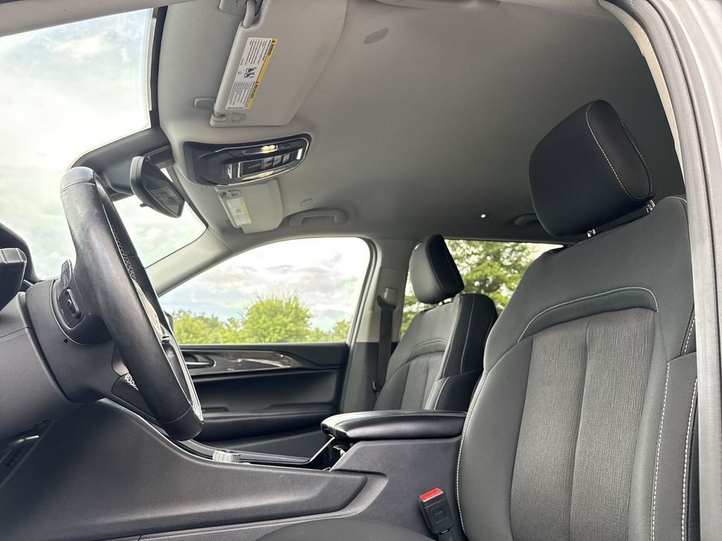 2021 Jeep Grand Cherokee Laredo photo 21