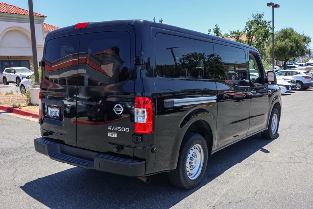2016 Nissan NV3500 photo 2