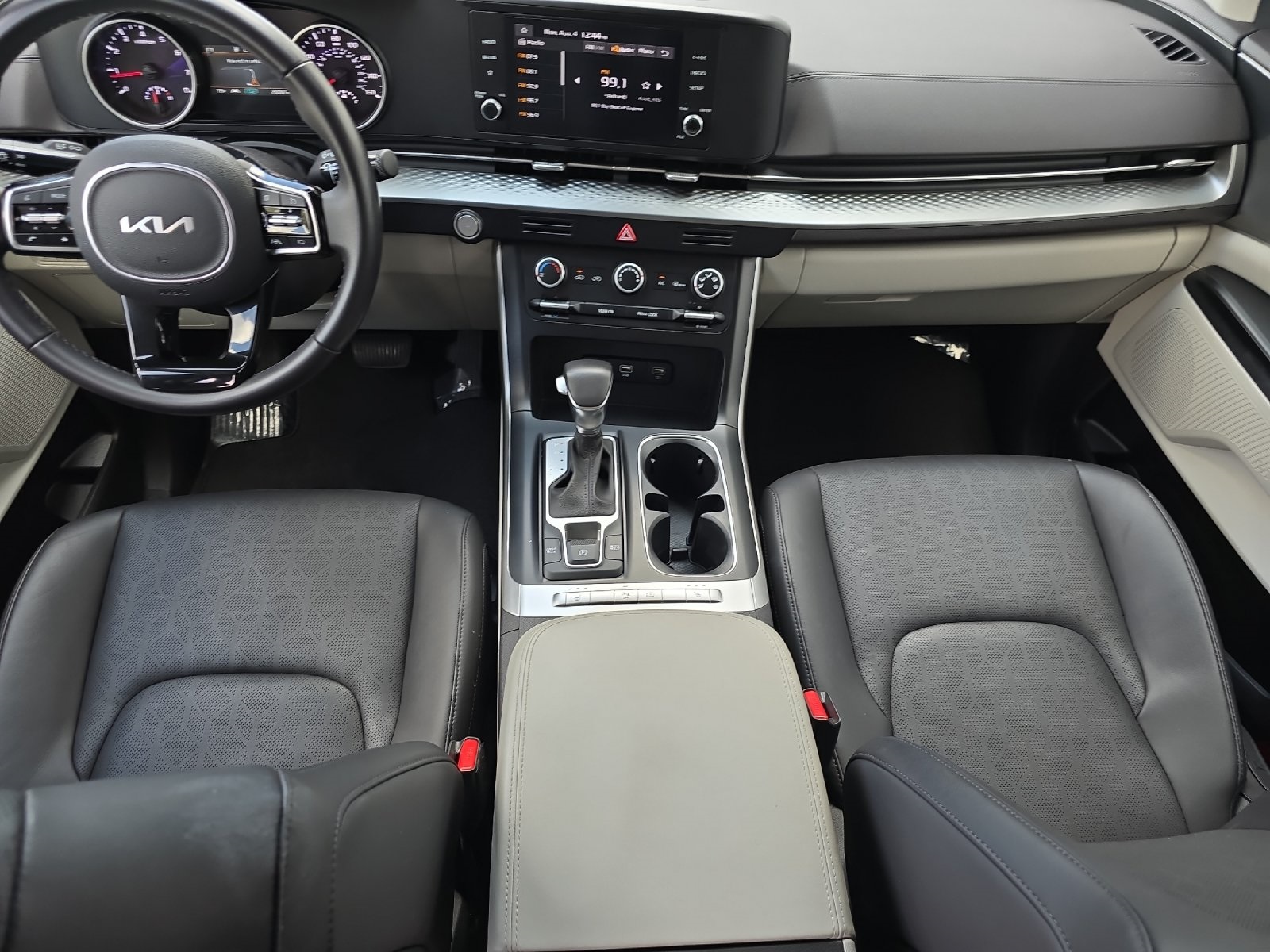 2024 Kia Carnival LX photo 10