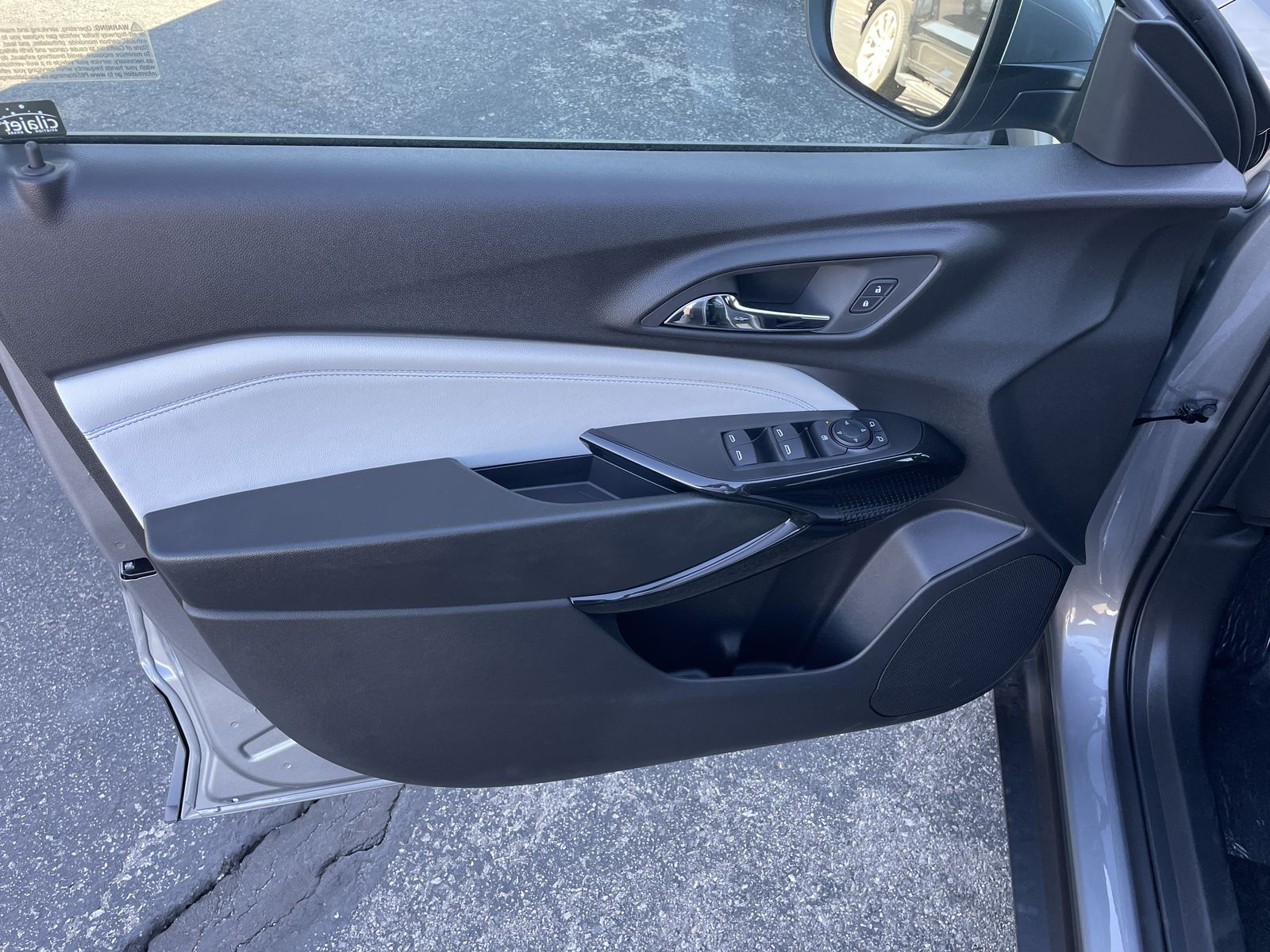 2025 Chevrolet Trax LT photo 20