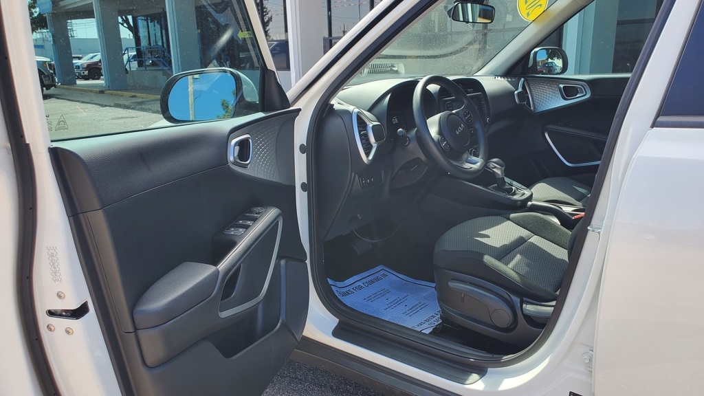 2023 Kia Soul LX photo 11