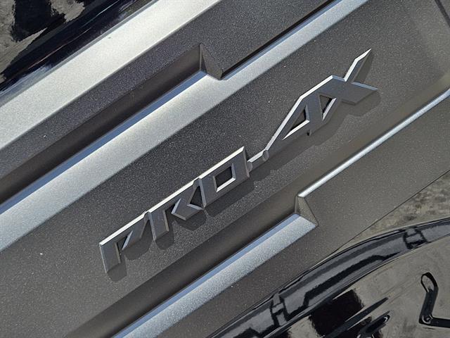 2025 Nissan Frontier Crew Cab PRO-4X photo 8
