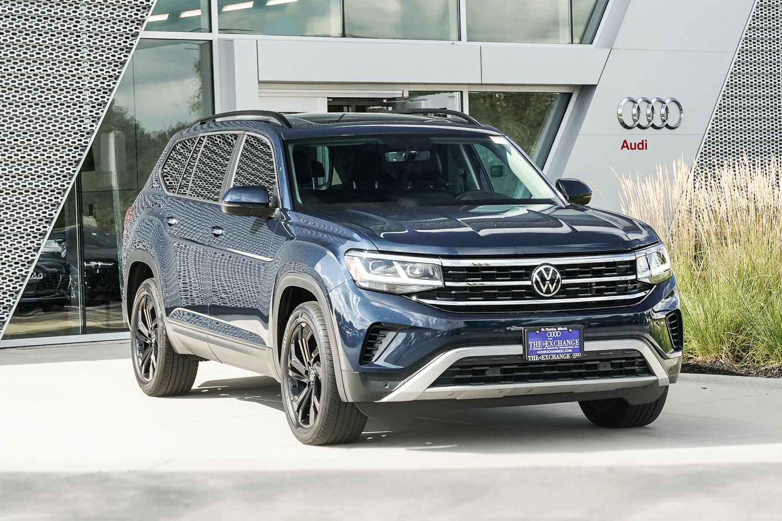 2022 Volkswagen Atlas V6 SE Technology photo 2