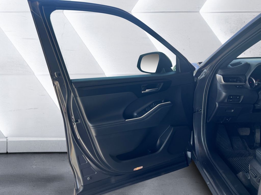 2023 Toyota Highlander XSE photo 12