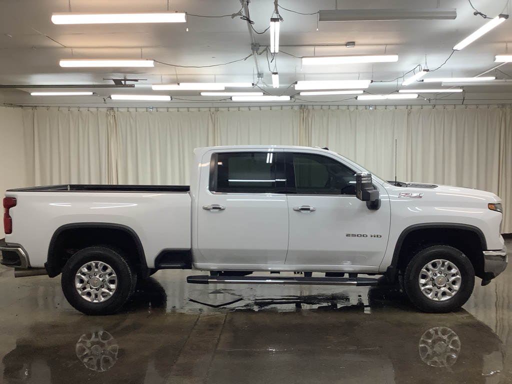 2024 Chevrolet Silverado 2500HD LTZ photo 3