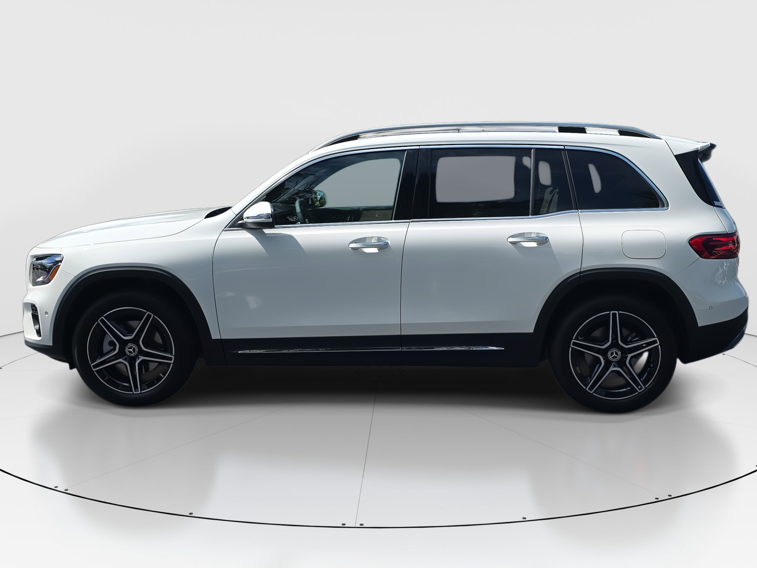 2026 Mercedes Benz GLB 250 photo 5