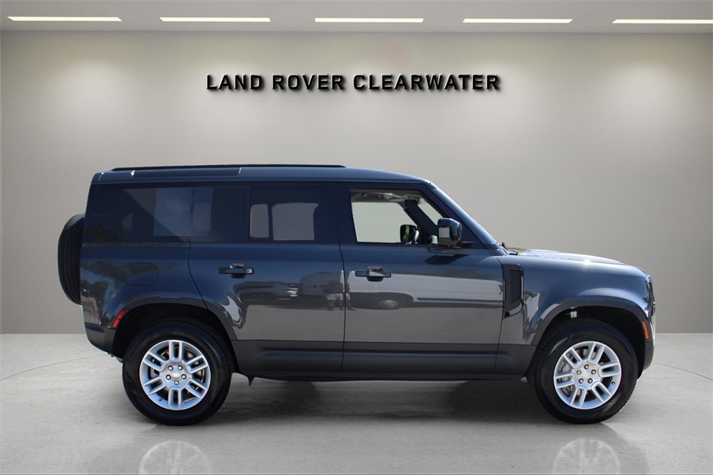 2025 Land Rover Defender 110 S photo 6