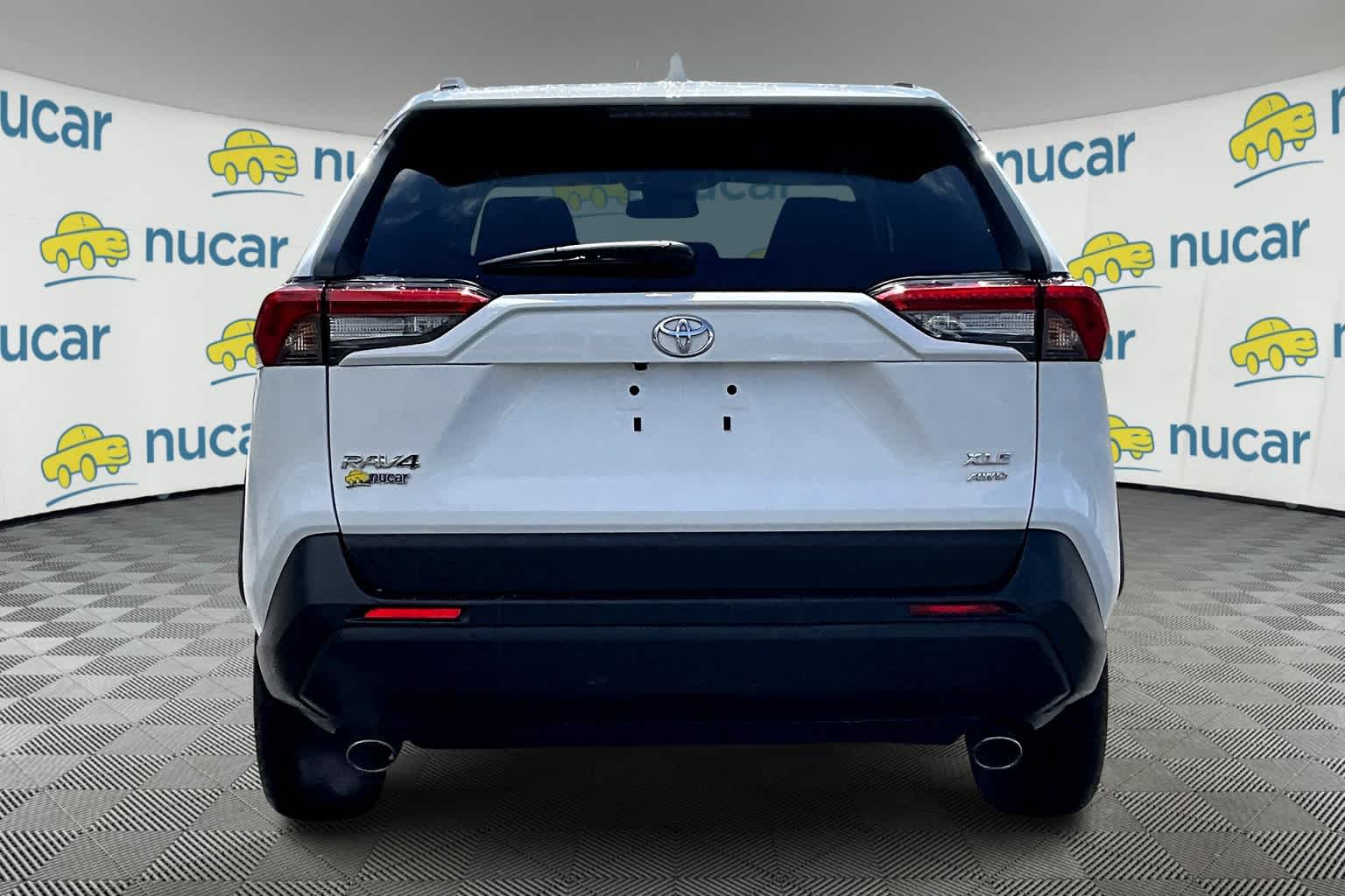 2023 Toyota RAV4 XLE photo 3