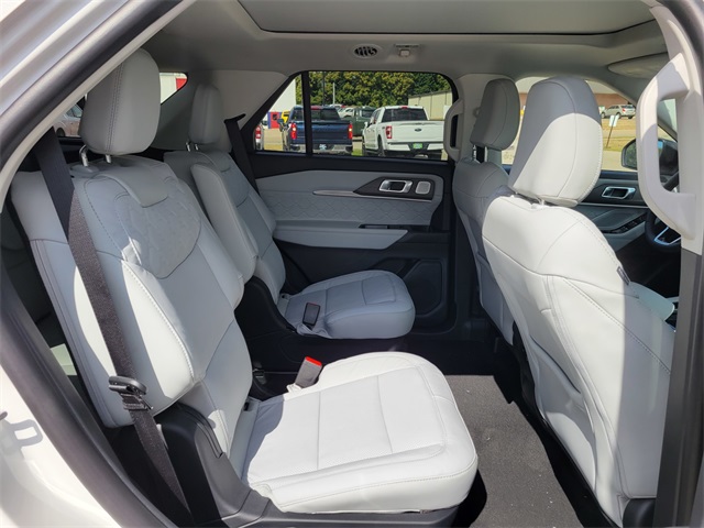 2025 Ford Explorer Platinum photo 17