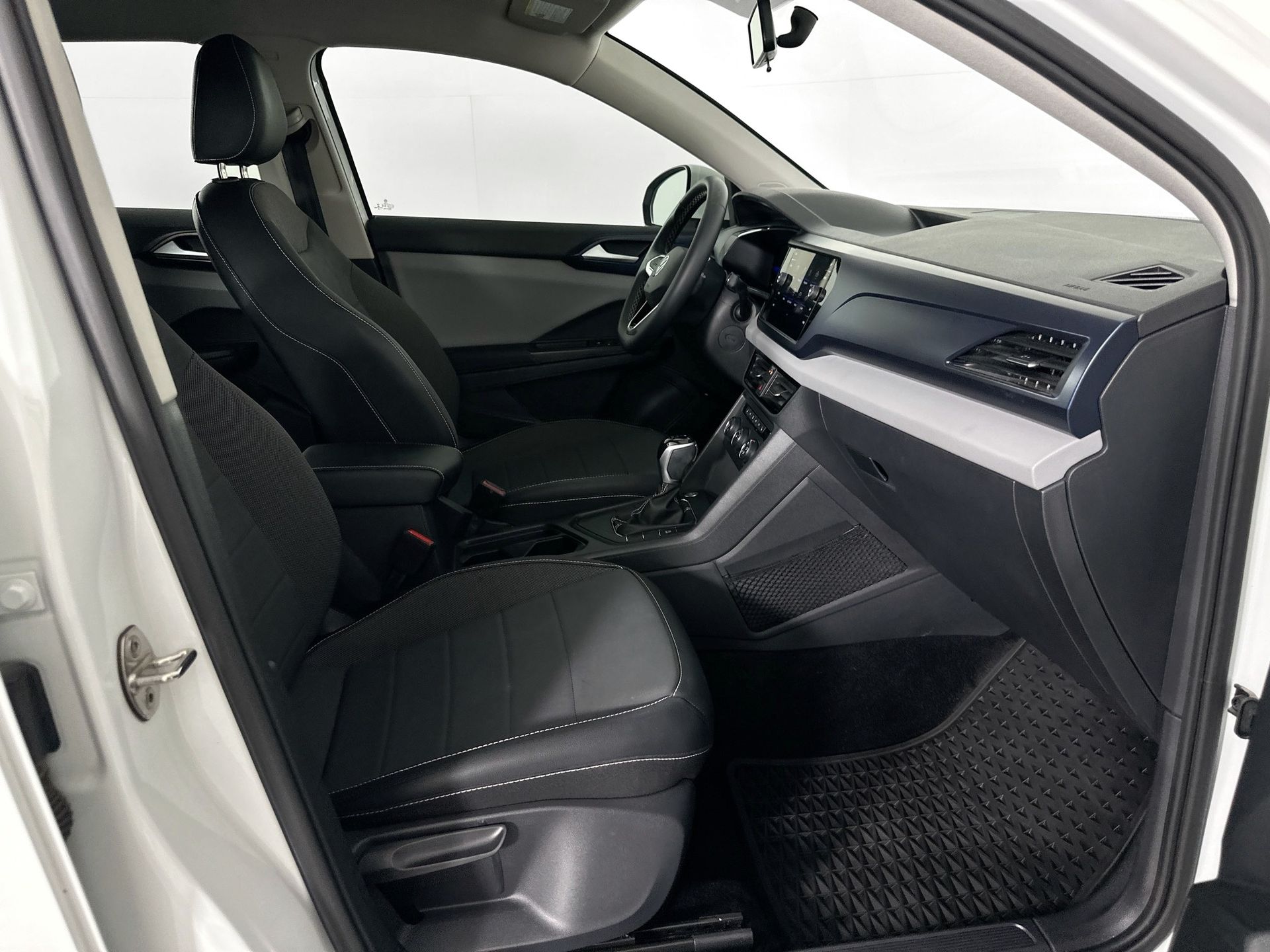2022 Volkswagen Taos SE photo 19