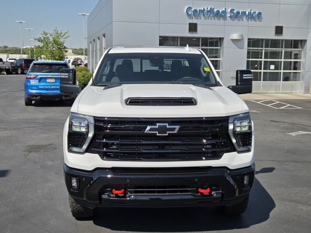 2025 Chevrolet Silverado 3500HD LTZ photo 2