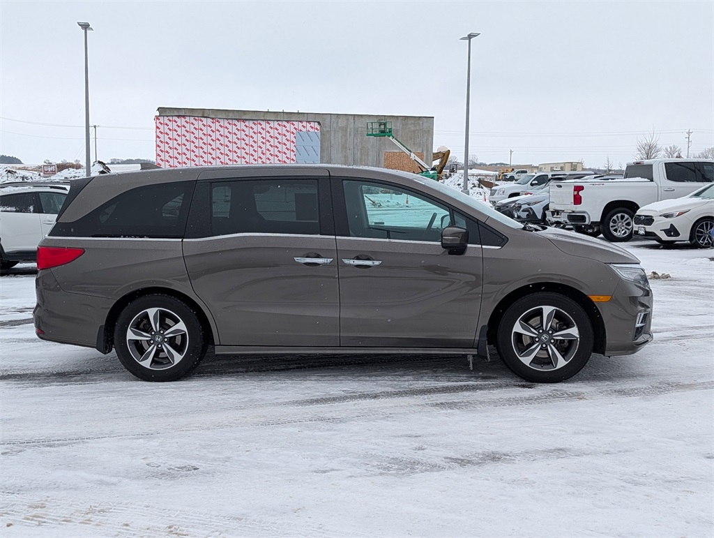 Used 2018 Honda Odyssey Touring with VIN 5FNRL6H86JB107553 for sale in Rochester, Minnesota