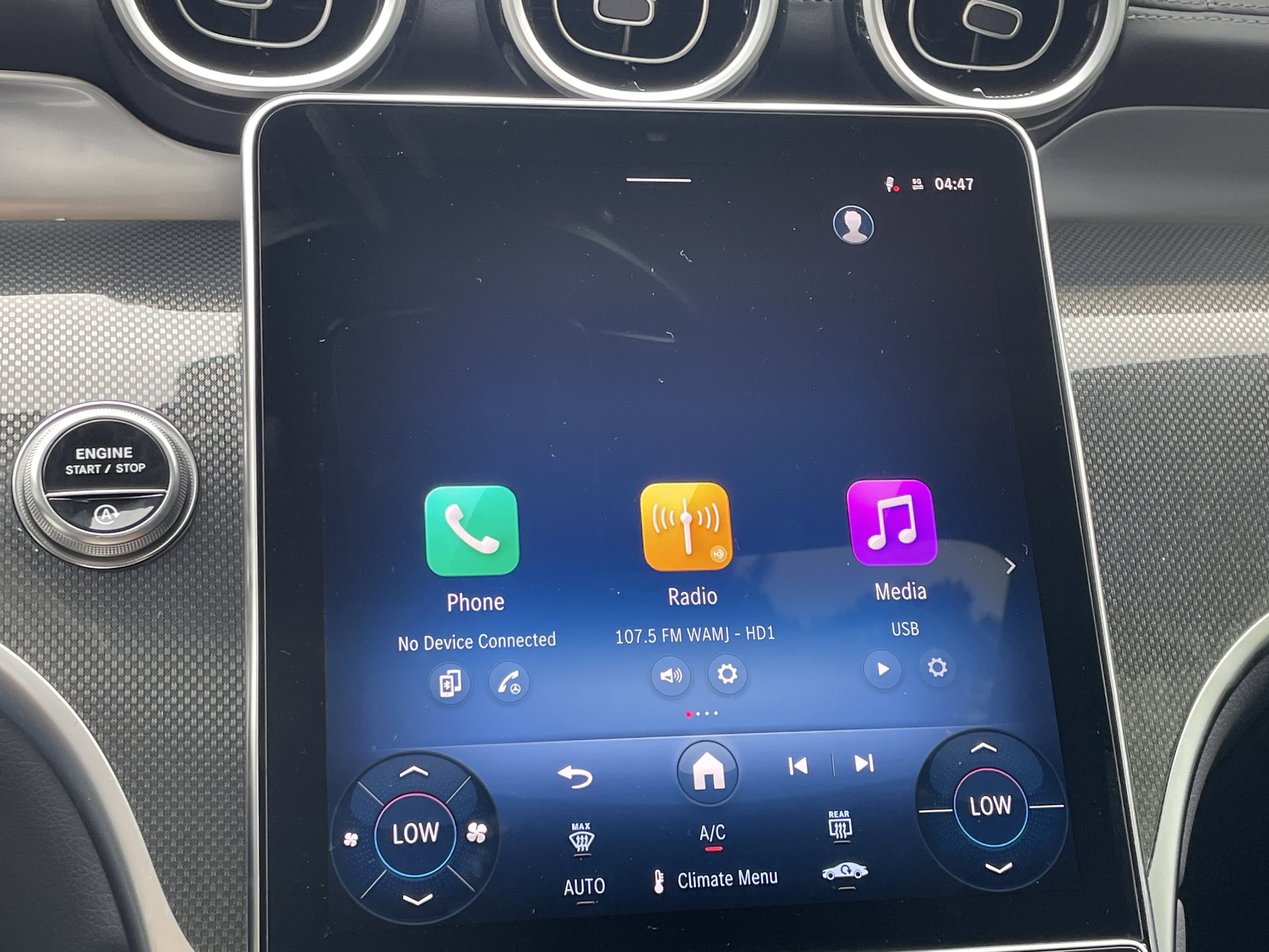 2026 Mercedes Benz GLC 300 photo 3