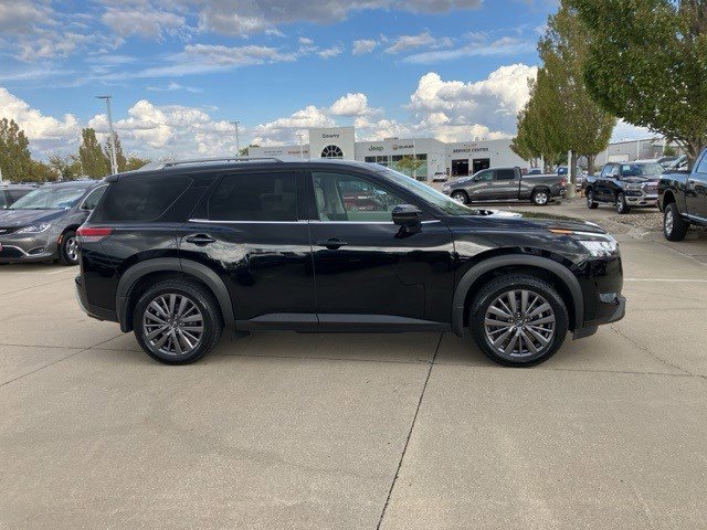 2023 Nissan Pathfinder SL photo 4
