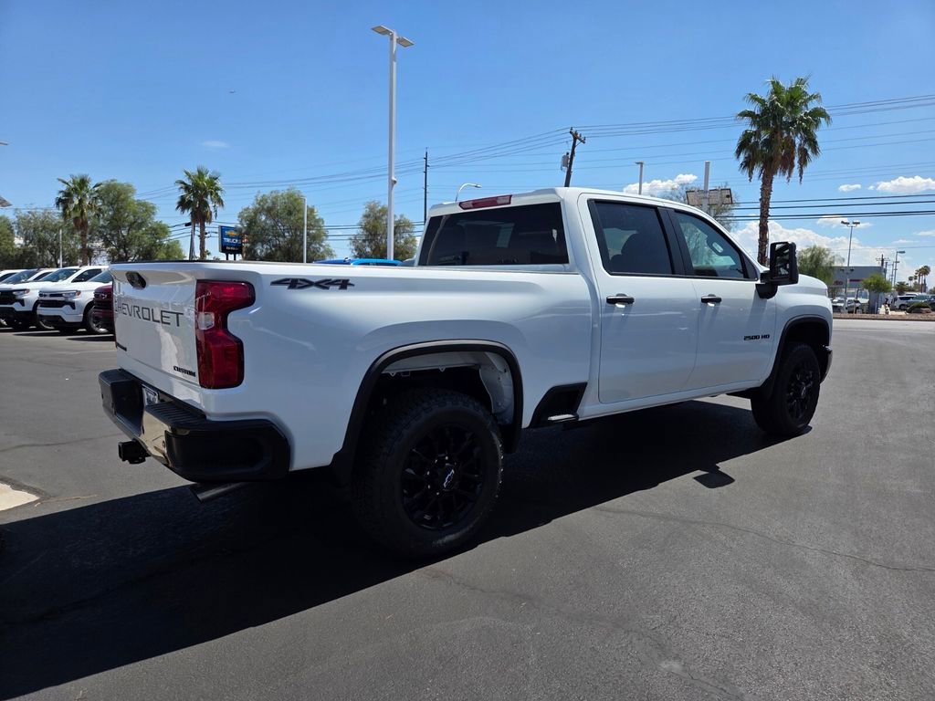 2025 Chevrolet Silverado 2500HD Custom photo 4