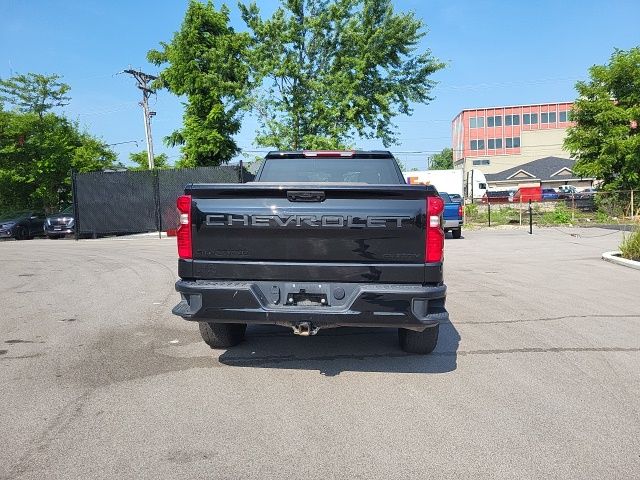 2023 Chevrolet Silverado 1500 Custom photo 3