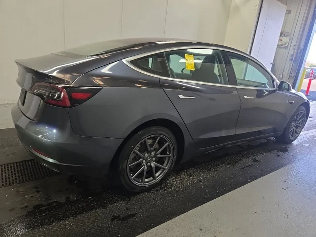 2019 Tesla Model 3 Mid Range photo 4