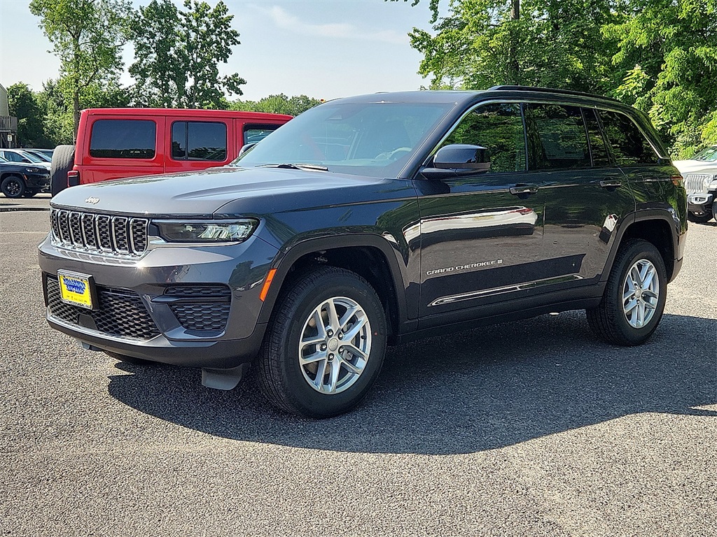2025 Jeep Grand Cherokee Laredo X photo 2