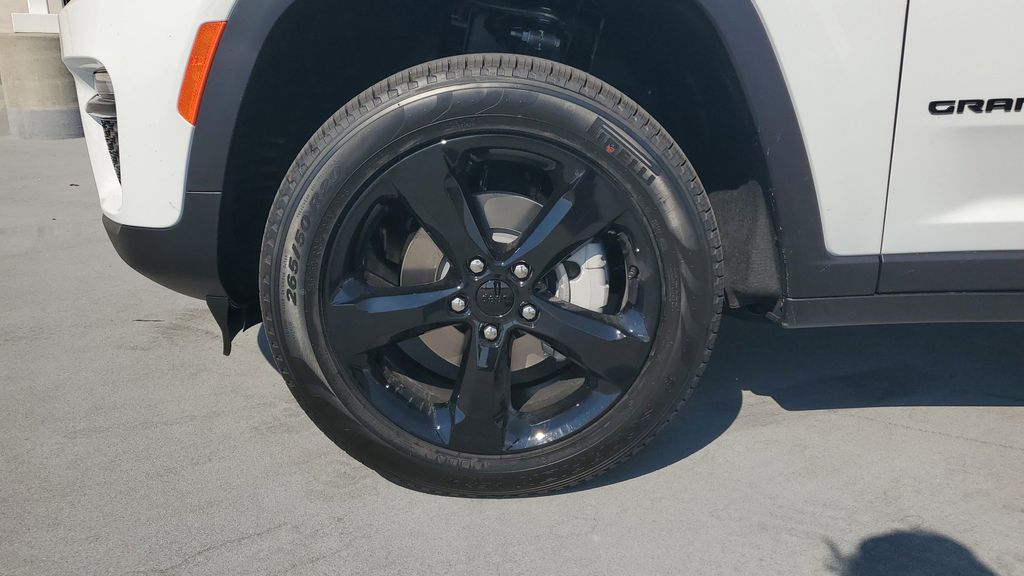 2025 Jeep Grand Cherokee Limited photo 4