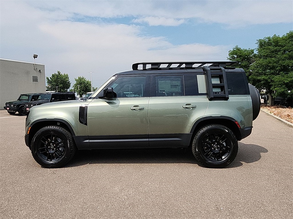 2025 Land Rover Defender 110 S photo 7