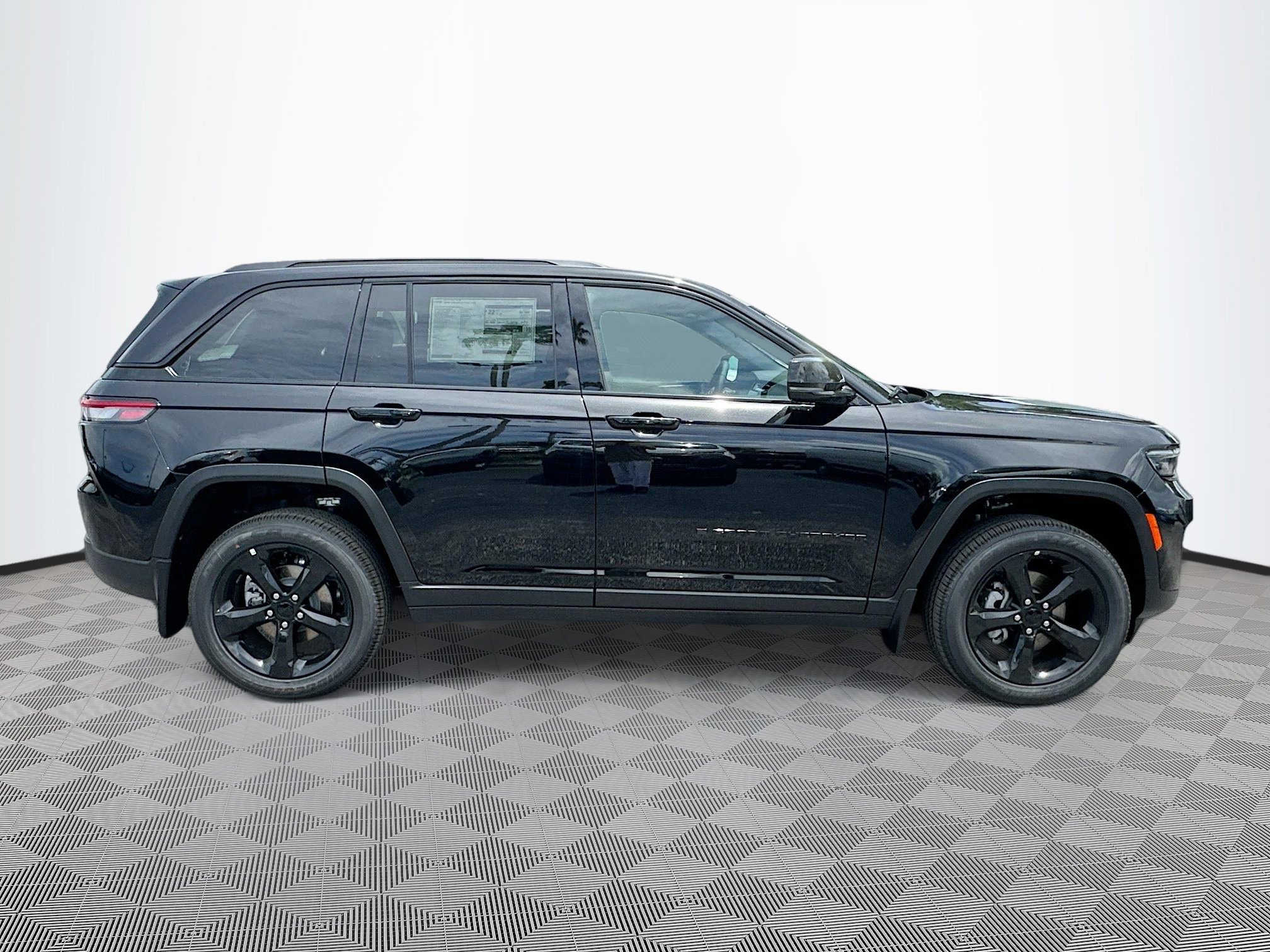 2025 Jeep Grand Cherokee Altitude X photo 3