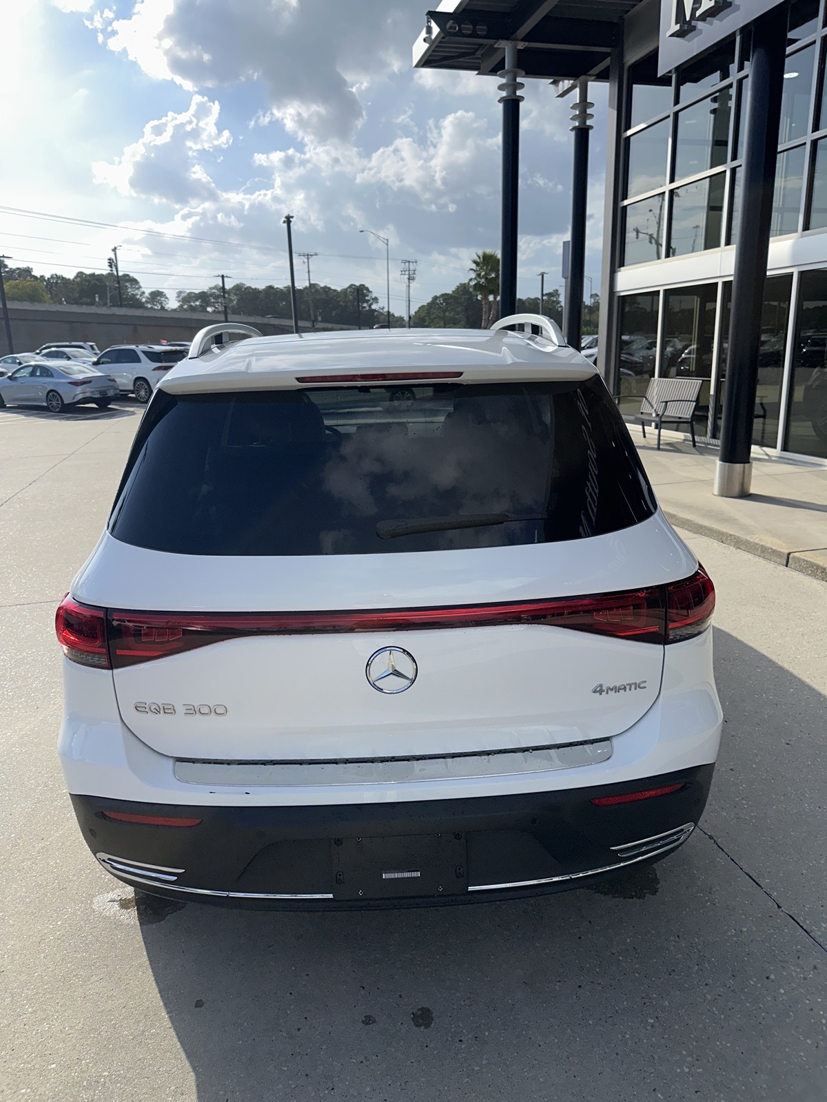 2023 Mercedes Benz EQB 300 4MATIC photo 9