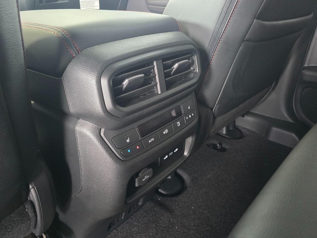 2025 Honda Ridgeline Black Edition photo 17