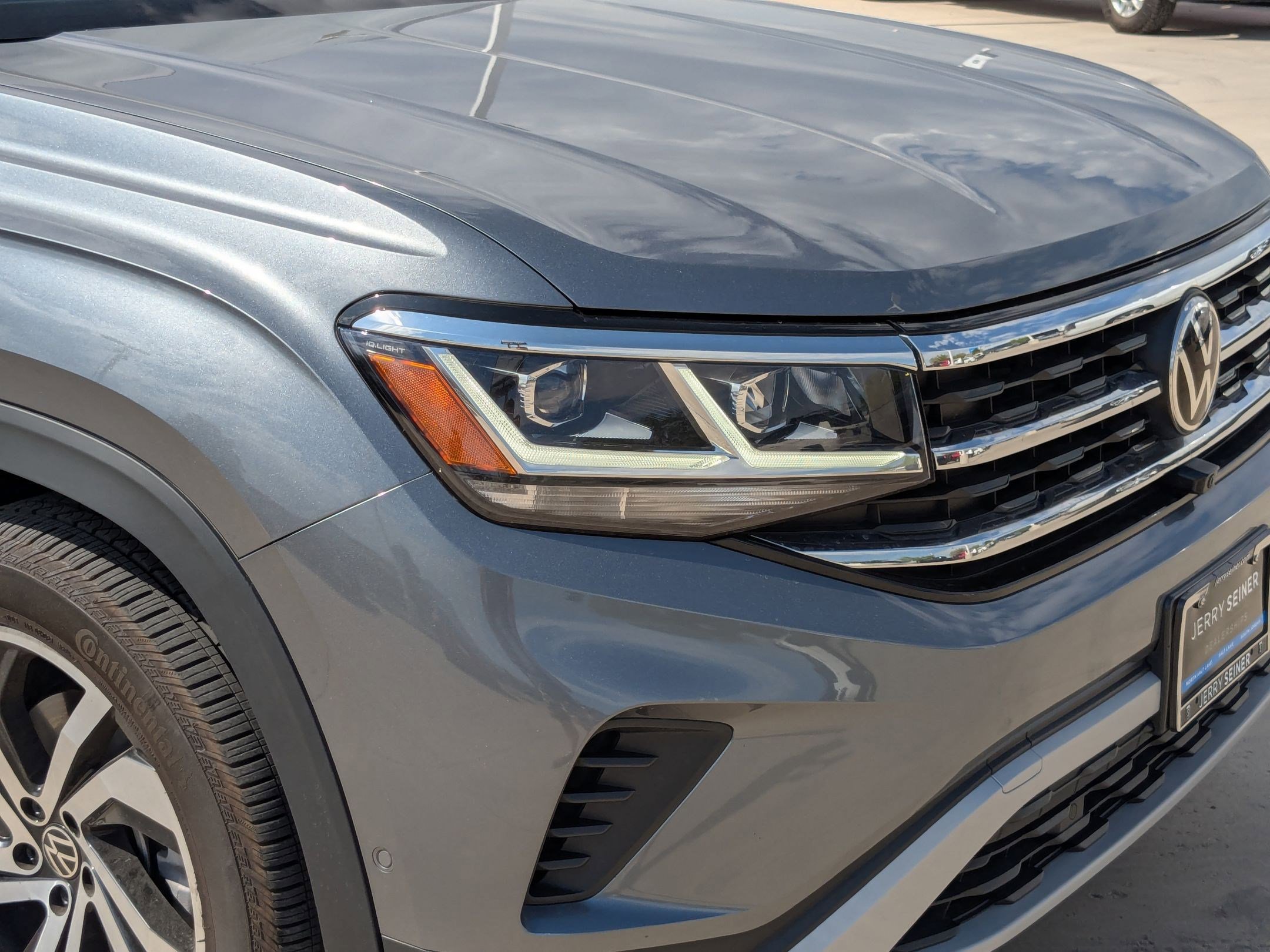 2021 Volkswagen Atlas Cross Sport V6 SEL Premium photo 9