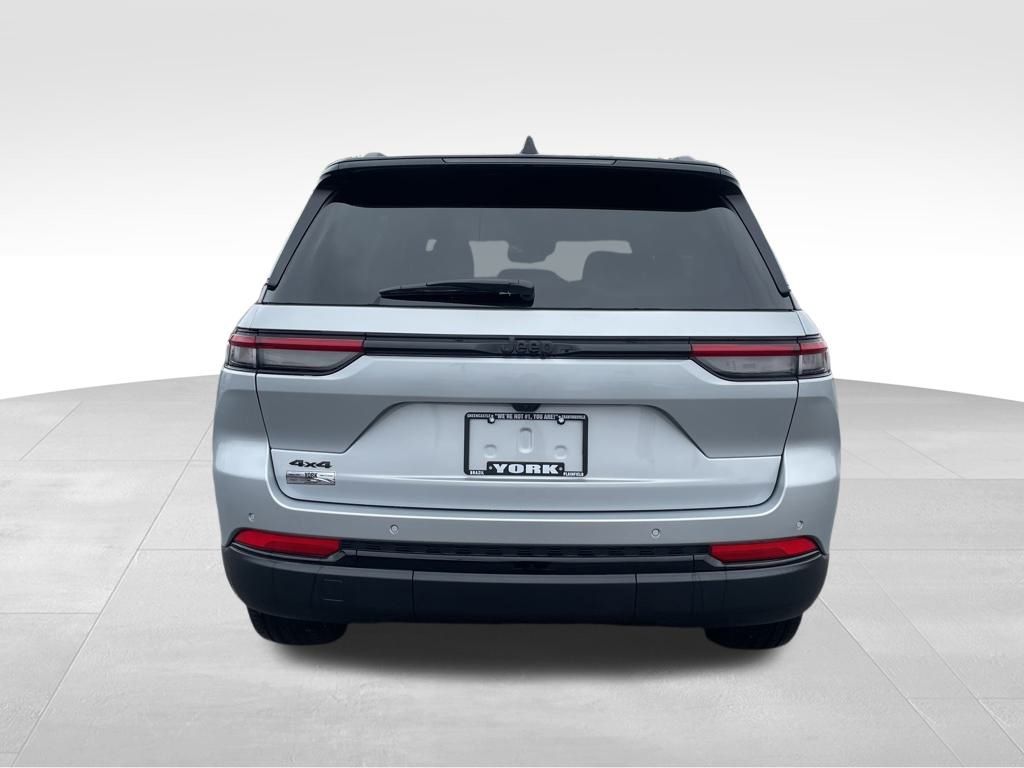 2025 Jeep Grand Cherokee Limited photo 3