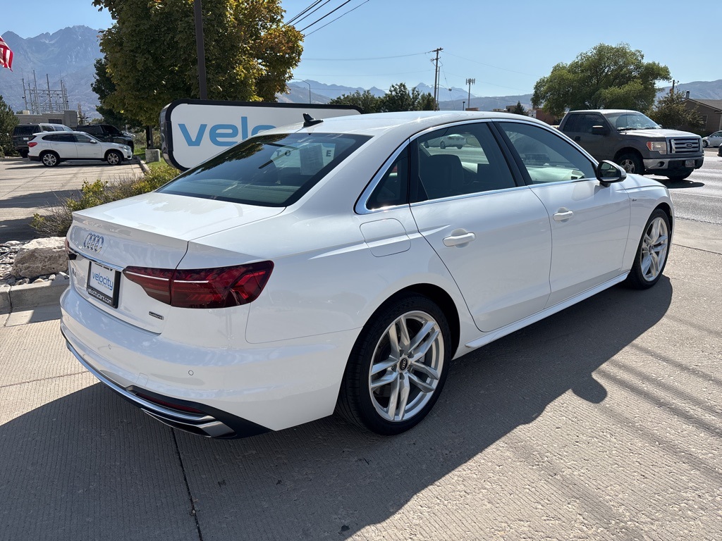 2022 Audi A4 45 S line Premium Plus photo 3