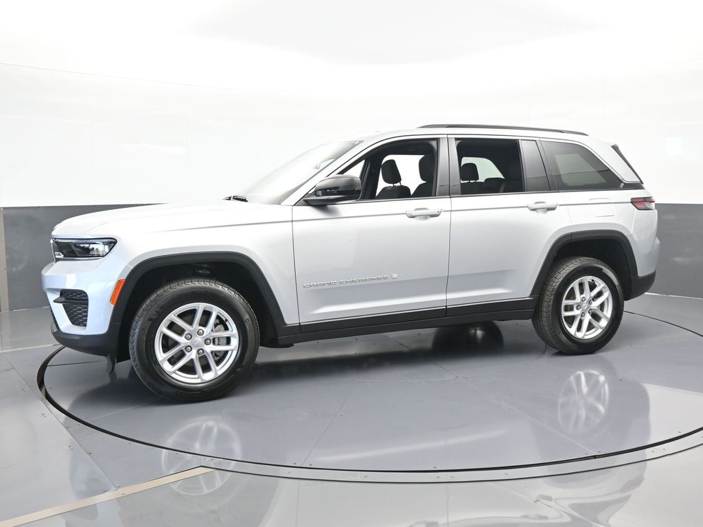 2024 Jeep Grand Cherokee Laredo X photo 2