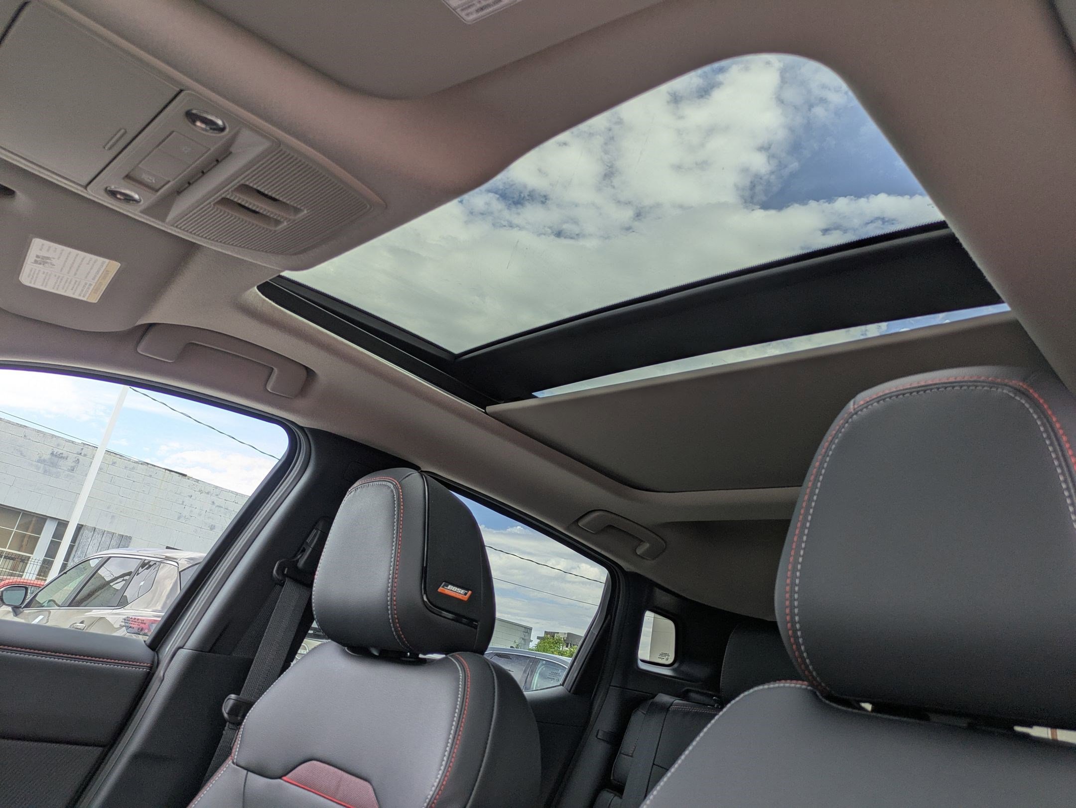 2025 Nissan Kicks SR photo 16